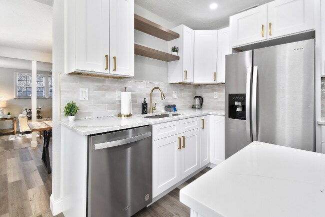 Building Photo - 7335 10th Ave N