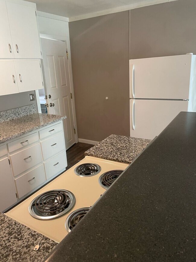 Foto del edificio - **MOVE-IN SPECIAL - $200 from 1st Month's ...