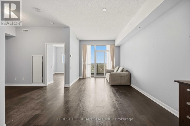 Building Photo - 5162 Yonge St