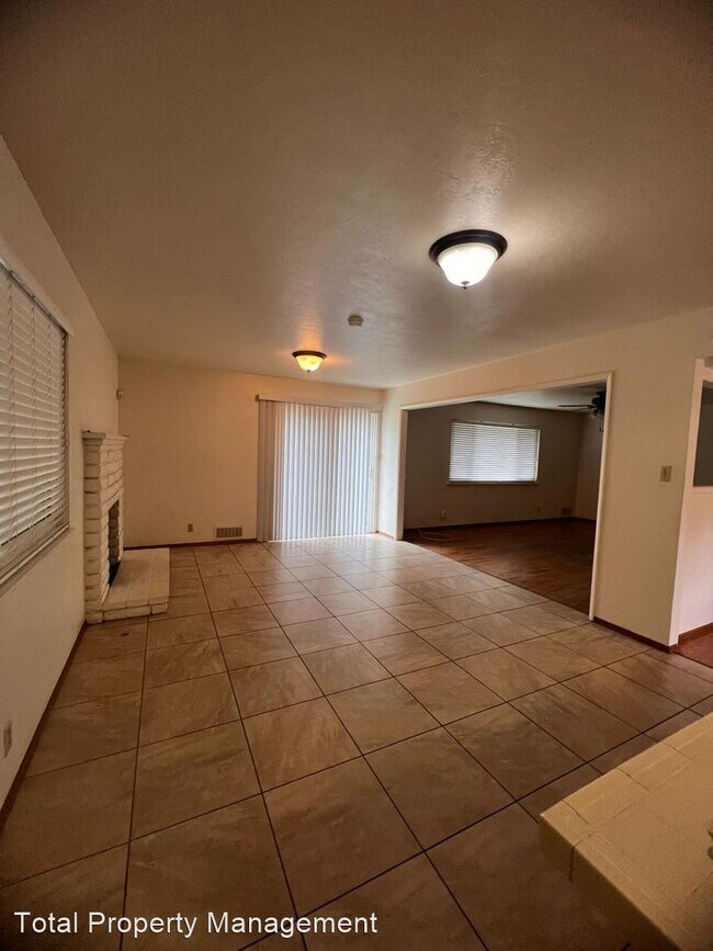 Foto del edificio - 3 br, 2 bath House - 198 E. Merritt Ave
