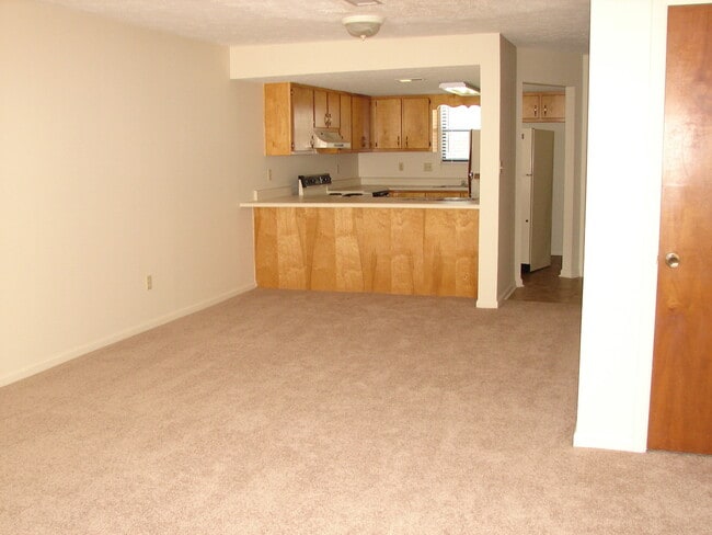 Building Photo - Great Townhome in The Cove!
