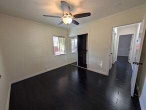 Building Photo - 4011 Kenmore Ave