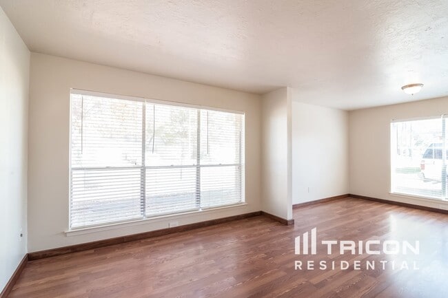 Building Photo - 16923 Summer Dawn Pl