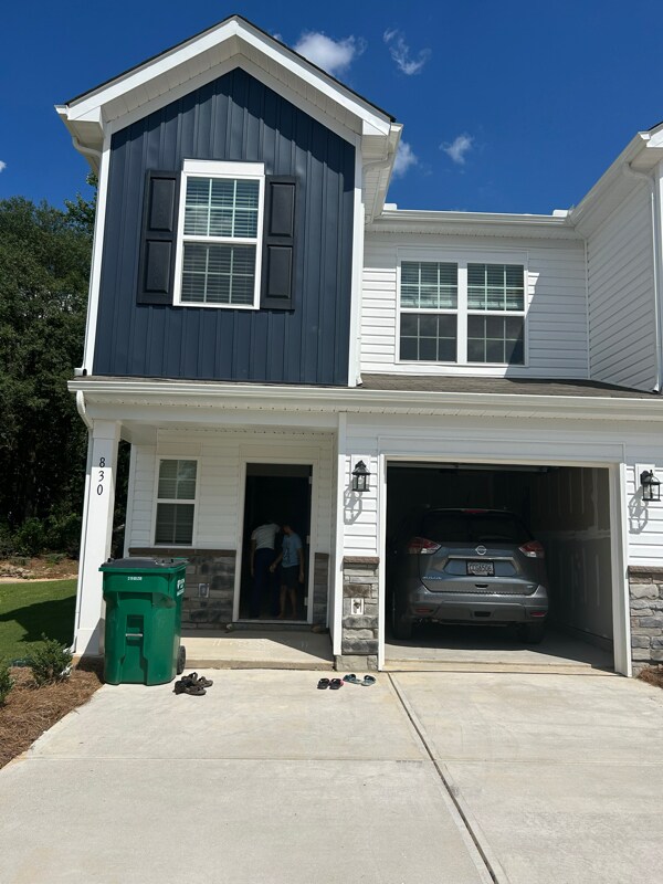 Foto del edificio - 830 Sandbach Rd