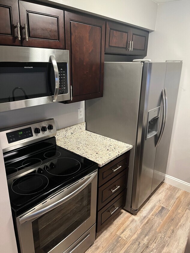 34904 Mercer Ln Unit Mercer, Fraser, MI 48026 Condo for Rent in