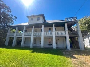 Building Photo - 614 Dune St