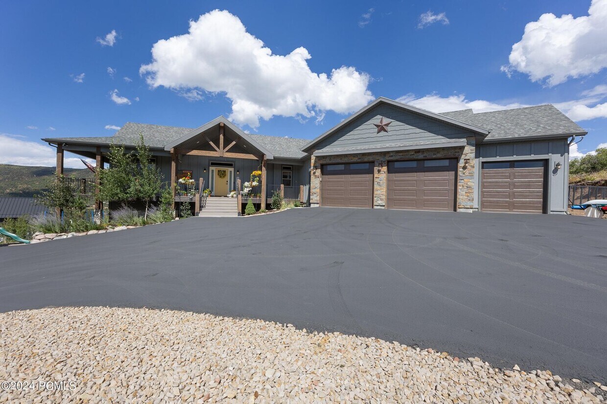 Primary Photo - 3 Bedroom 2.5 Bathroom Home in Timer Lakes...