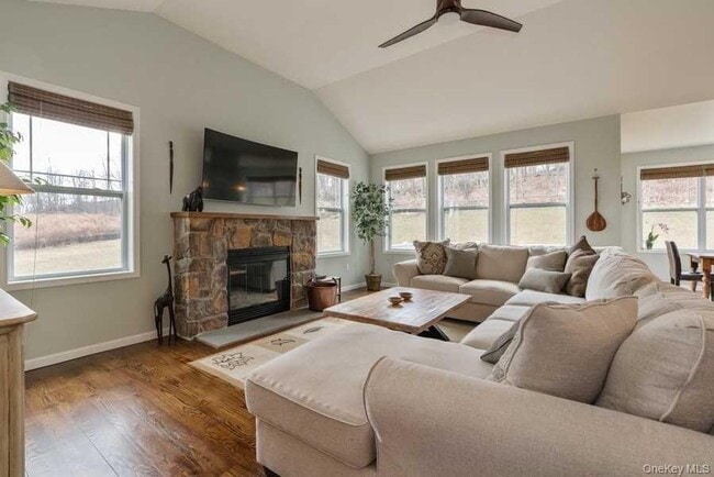 Foto del edificio - 861 Lattintown Rd