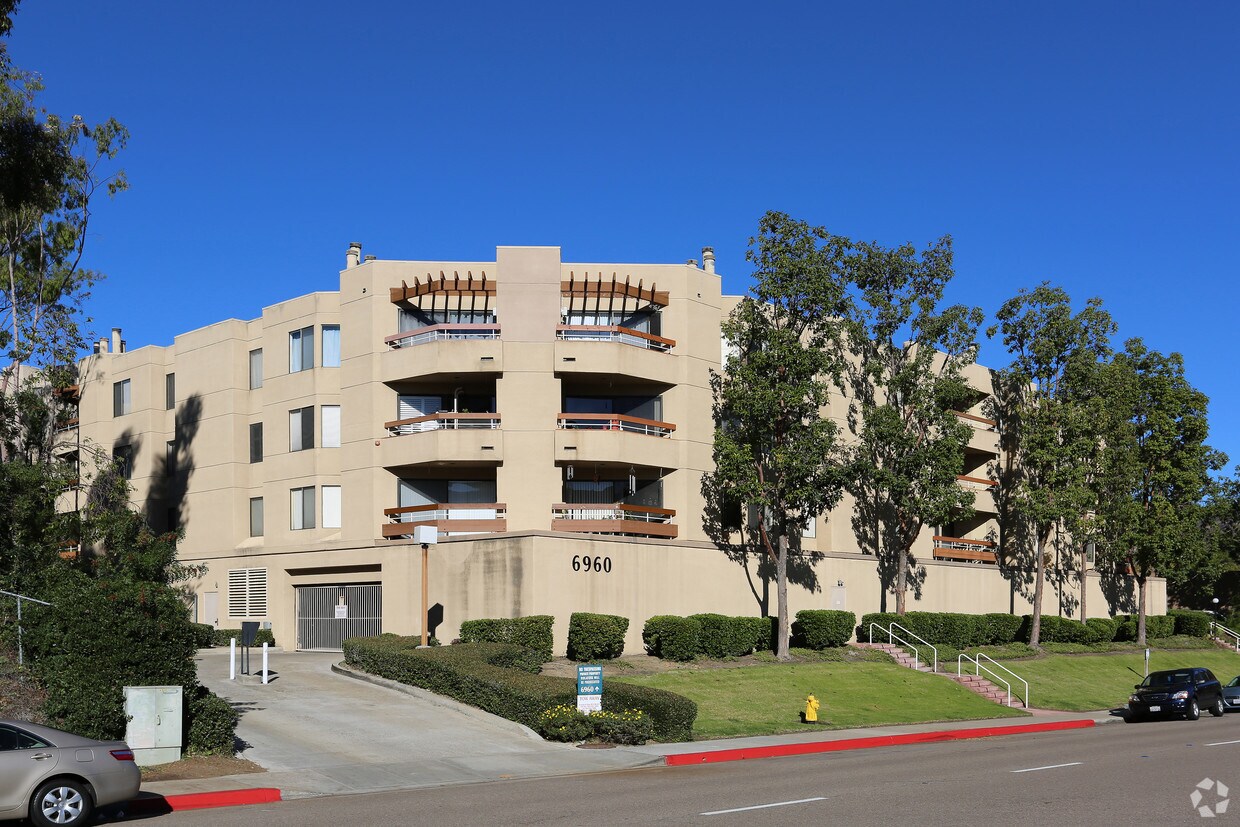 Lomas Del Cerro Apartments in San Diego, CA