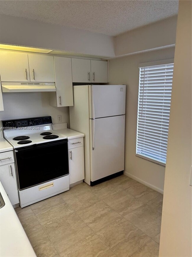 Building Photo - 800 SW 137th Ave