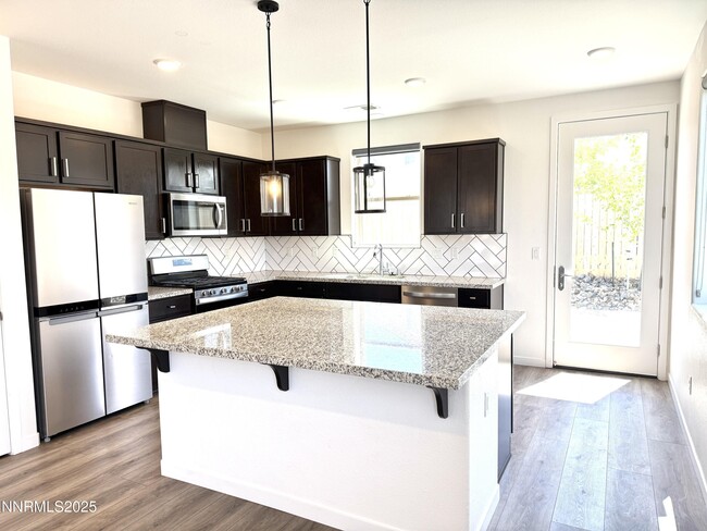Building Photo - 556 Vaquero Ct
