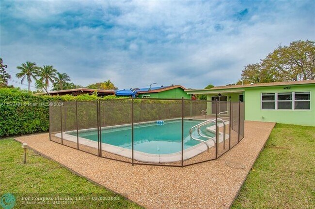 Foto del edificio - 3318 Roosevelt St