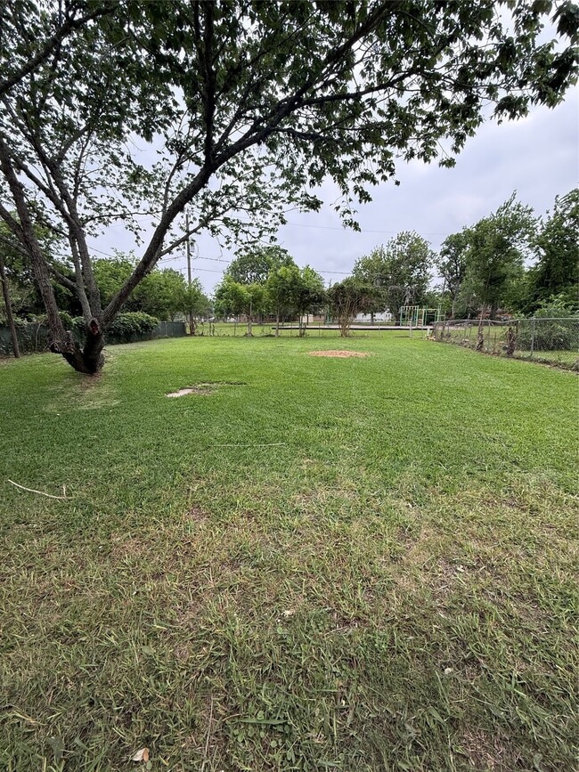 Foto del edificio - 104 Mimosa St