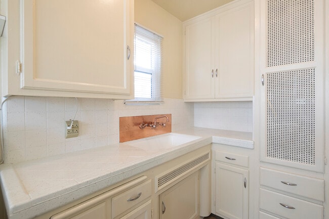 Building Photo - Palms Apartments