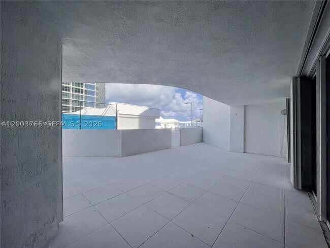 Foto del edificio - 16711 Collins Ave