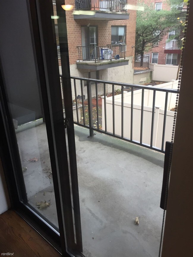 Foto del edificio - 2 br, 2 bath Apartment - 20 Gilchrest Rd 2D