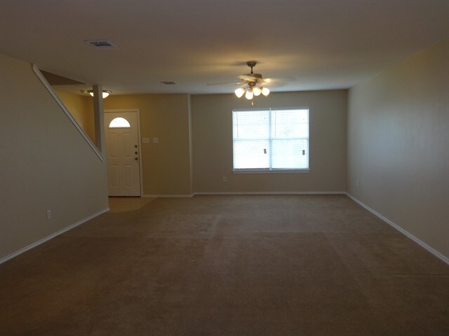 Building Photo - 922 Magnolia Hill