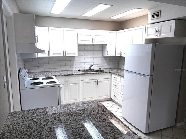 Foto del edificio - 3756 Amherst Way