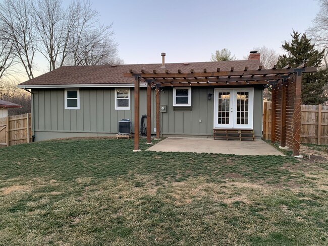 Building Photo - 1113 NE Noeleen Ct