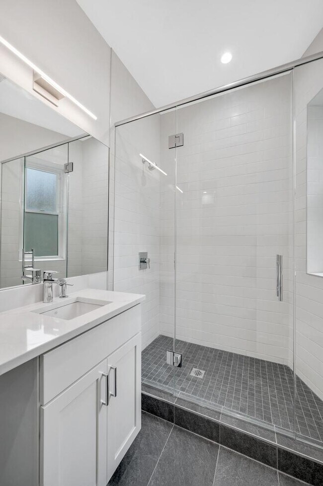 Foto del edificio - 653 W Wrightwood Ave