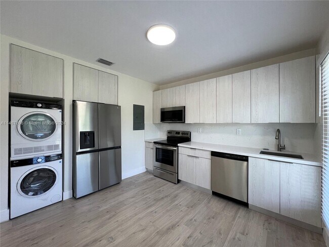 Building Photo - 246 NW 49th St