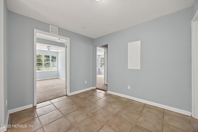 Building Photo - 1011 Glencarin St