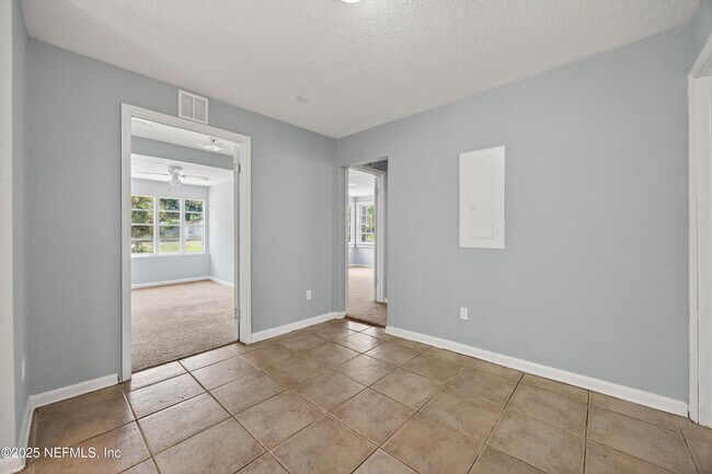 Foto del edificio - 1011 Glencarin St