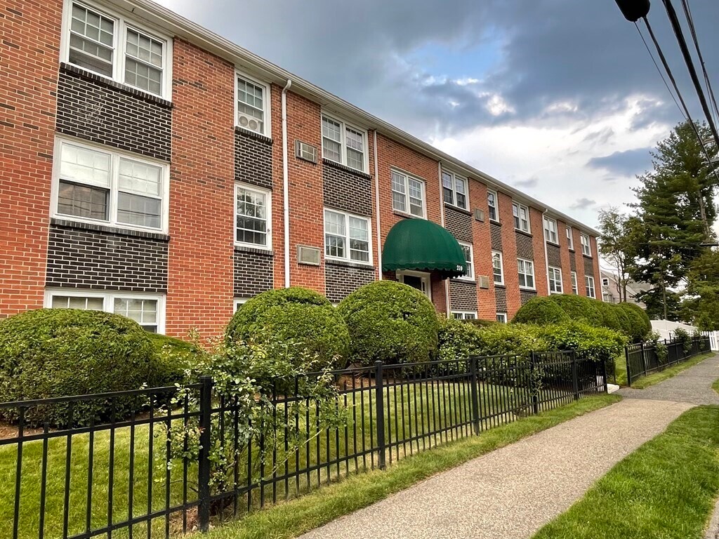 210 Hillside Ave Unit 24, Needham, MA 02494 Condo for Rent in Needham