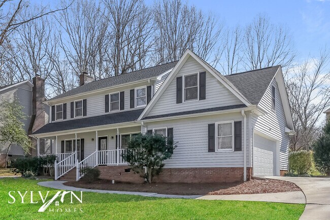Building Photo - This highly desirable 3 bedroom, 2.5 bathr...