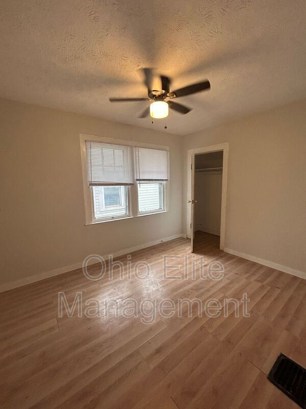 Foto del edificio - 2229 E 5th Ave