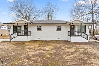 Building Photo - 904 Richardson St Building Photo - 904 Richardson St