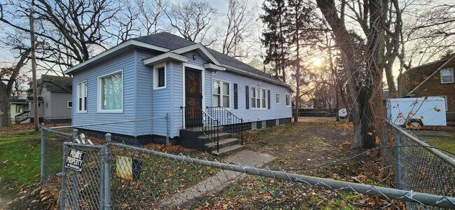 Building Photo - 1335 5th St
