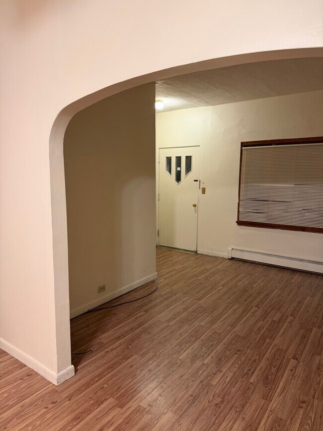 Building Photo - 1524 Meylert Ave