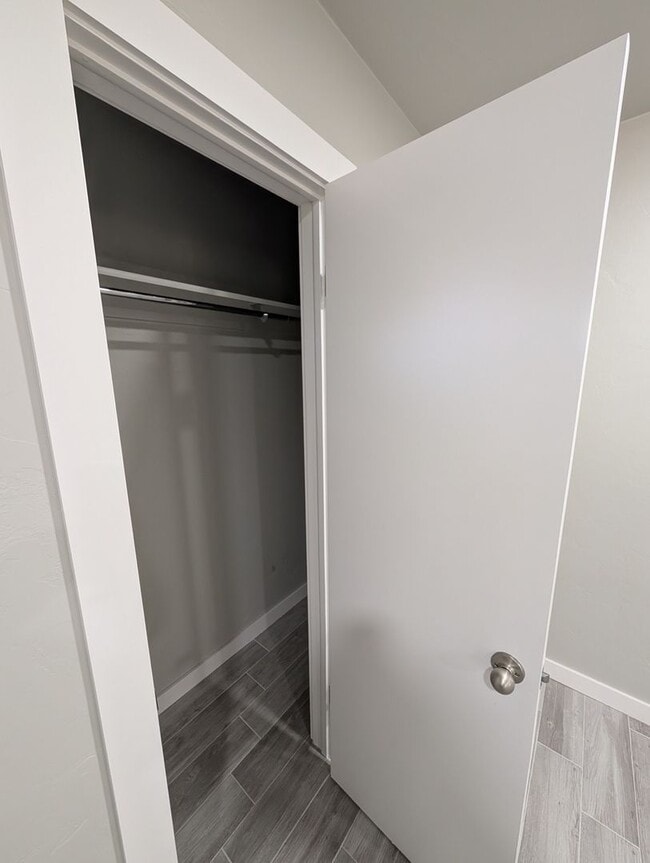 Building Photo - Remodeled luxury 1 bedroom, 1 bath house i...
