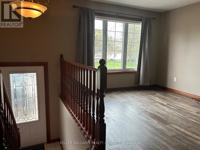 Building Photo - 306 McKellar St