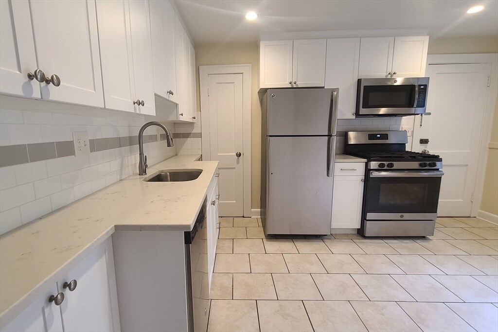 Foto principal - 435 Newport Ave