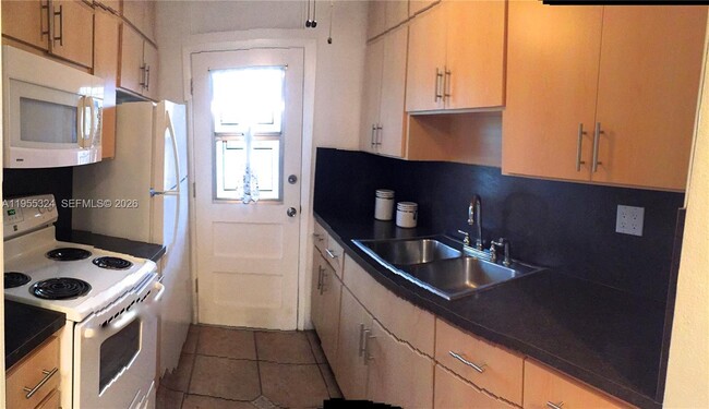 Building Photo - 1475 NE 125th Terrace