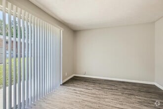 Building Photo - !Lake Park Colonial Apartments by ARIUM