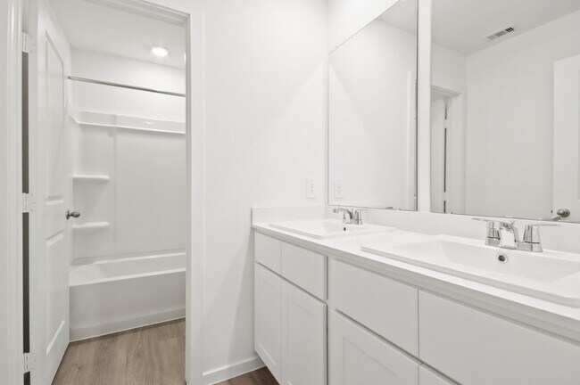 Foto del edificio - 233 Cal Ford Dr