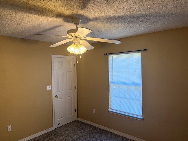 Foto del edificio - 3/2 Move-in Ready