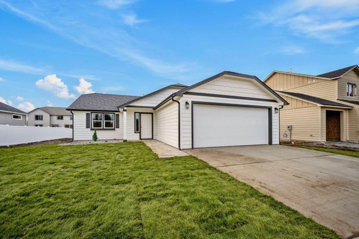 Primary Photo - Home in Rathdrum