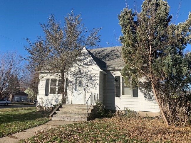 Building Photo - 4 Bedroom House Near MSUM!