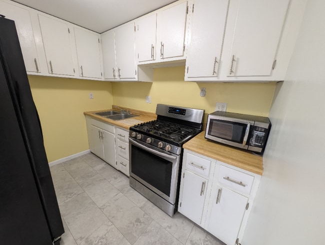 Building Photo - 5504 Hays St