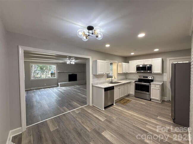 Foto del edificio - 2745 Dogwood Ave