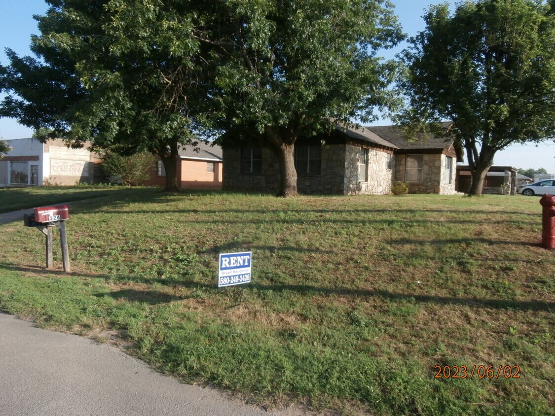 324 S Caddo St, Carnegie, OK 73015 House Rental in Carnegie, OK