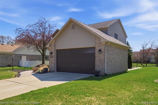 Building Photo - 40051 Finley Dr