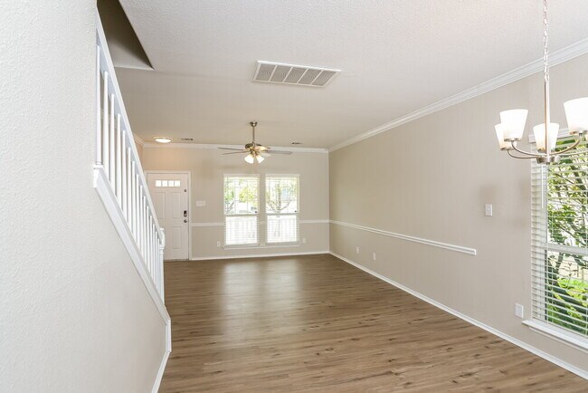Building Photo - 8639 Sunny Oaks