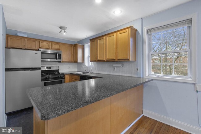Foto del edificio - 5443 Houghton Pl
