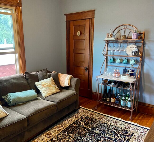 Sala de estar - 2303 Atwood Ave