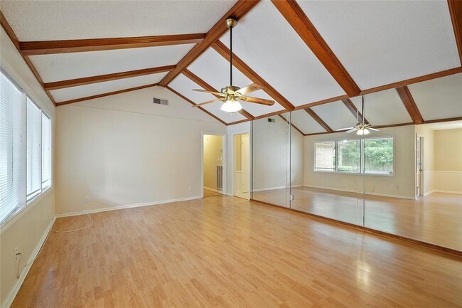 Building Photo - 10614 Valley Forge Dr